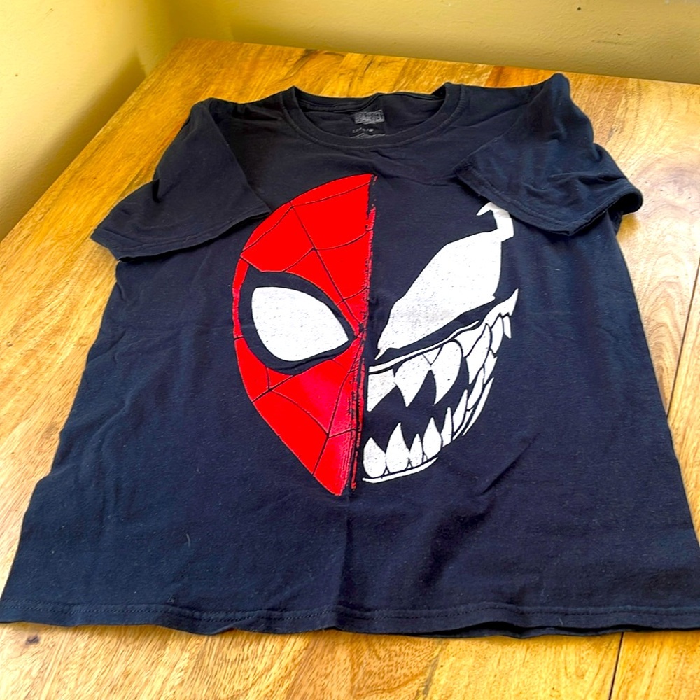 Marvel Spiderman Venom T- Shirt Size  Boys L